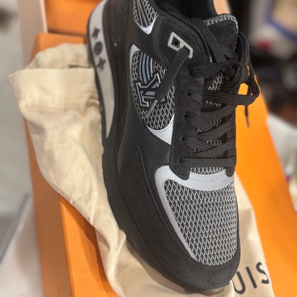 Men Louis Vuitton runway suede black sneakers - Picture 3 of 5